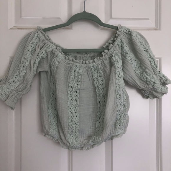 Crocheted Lace Green Crop Top w/ Puff Sleeves - Picture 3 of 3